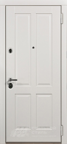 Белая входная дверь в квартиру - классика с отделкой МДФ RAL - фото
